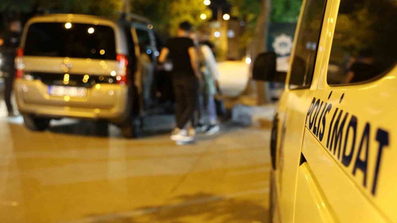 Aksaray'da Trafik ve Asayiş Ekiplerinden Gece Yarısı Ani Denetim