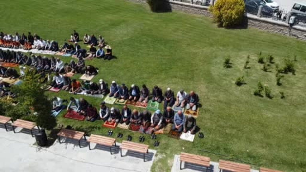 Aksaray Sultanhanı’nda yağışlar için şükür duası yapıldı