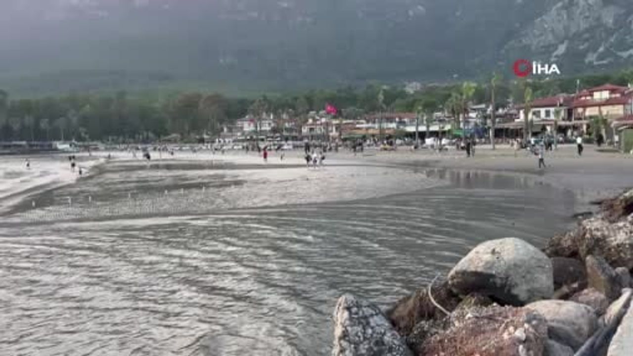 Akyaka'da 2 Dakikalık Gel-Git: Deniz 80-100 Metre Çekilip Geri Döndü