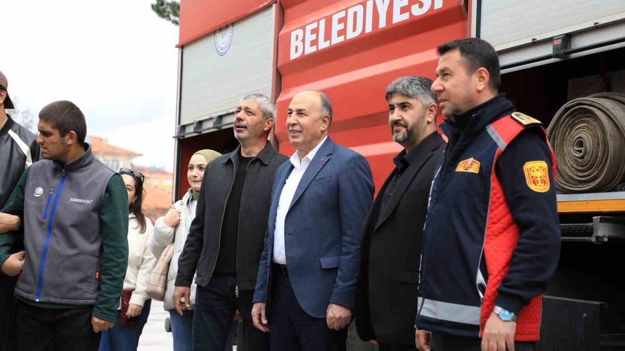 Alaca'da itfaiye ekiplerinden özel eğitim öğrencilerine yangın eğitimi