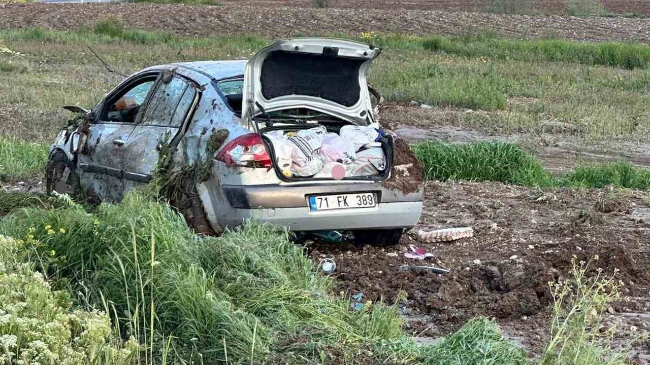 Alaca'da yağış nedeniyle takla atan otomobilde 5 kişi yaralandı