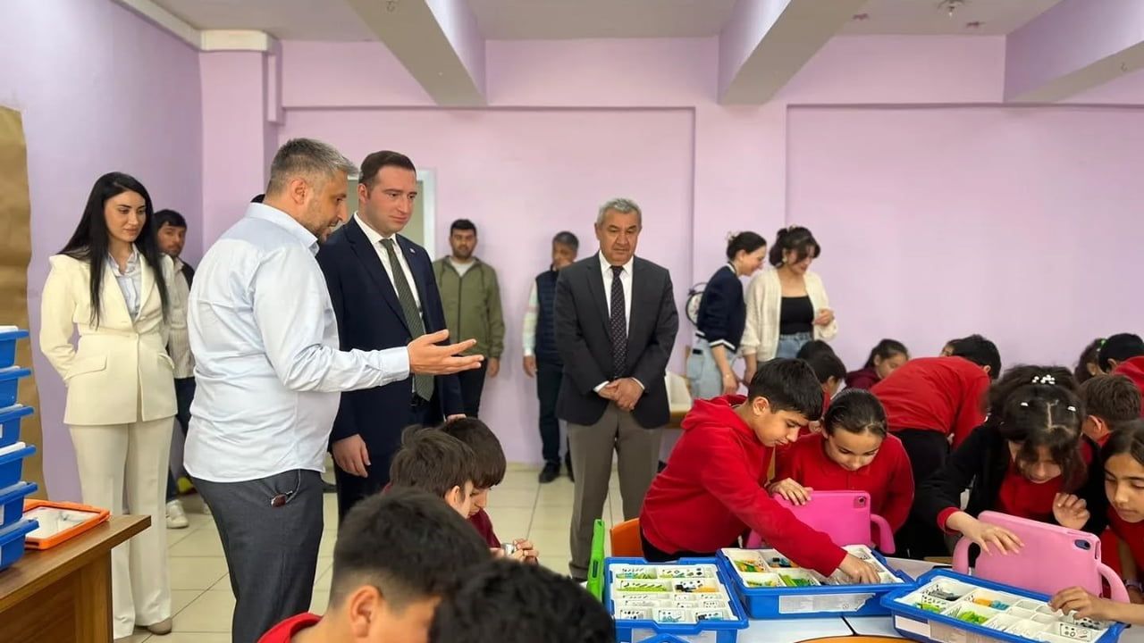 Alacakaya'da robotik kodlama etkinliği: Öğrenciler teknoloji ve algoritmayla tanıştı