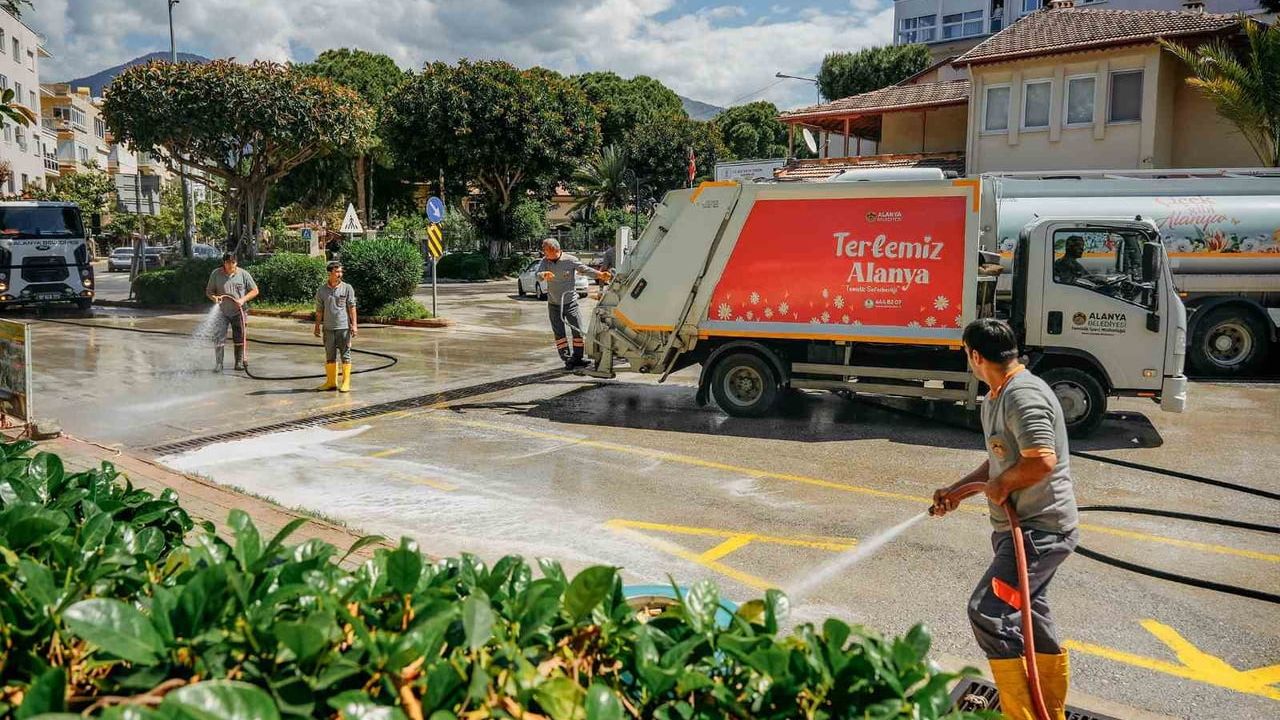 Alanya Belediyesi, Kurban Bayramı Öncesi Kent Genelinde Temizlik Çalışmalarını Yoğunlaştırdı