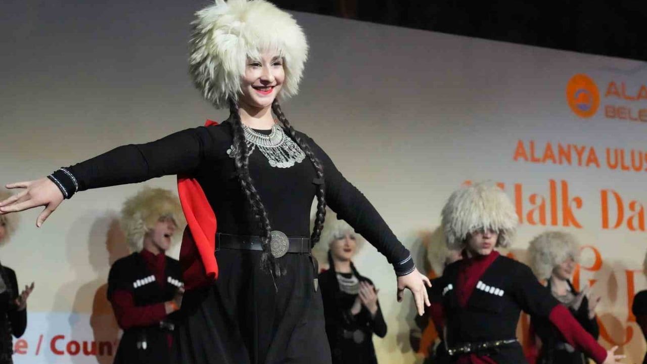 Alanya’da 4. Uluslararası Halk Dansları ve Müzik Festivali 7 ülkeden 1200 katılımcıyla tamamlandı