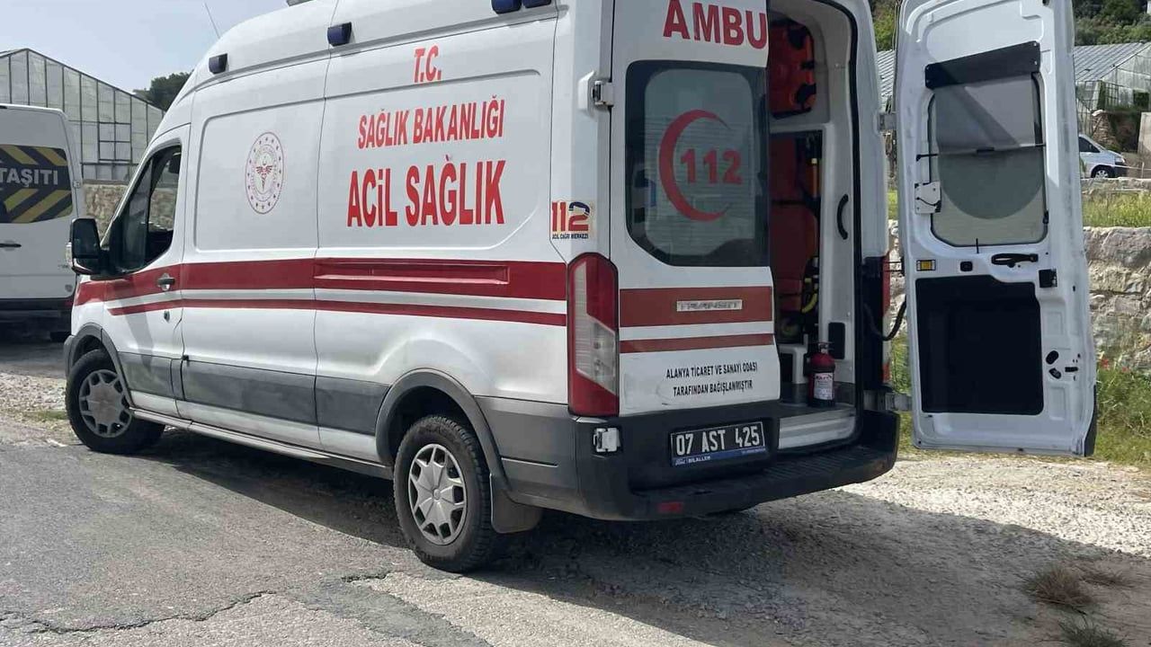 Alanya'da okul servisi şarampole devrildi: 6 öğrenci hafif yaralandı