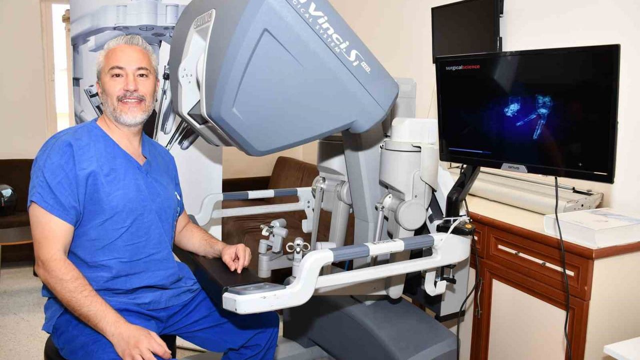 Alanya Eğitim ve Araştırma Hastanesi'nde Robotik Cerrahi Simülasyon Eğitimi