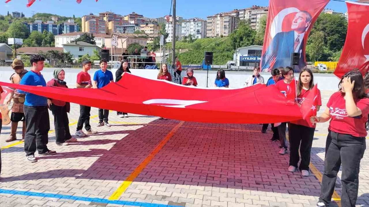 Alaplı'da 19 Mayıs Atatürk'ü Anma, Gençlik ve Spor Bayramı törenlerle kutlandı
