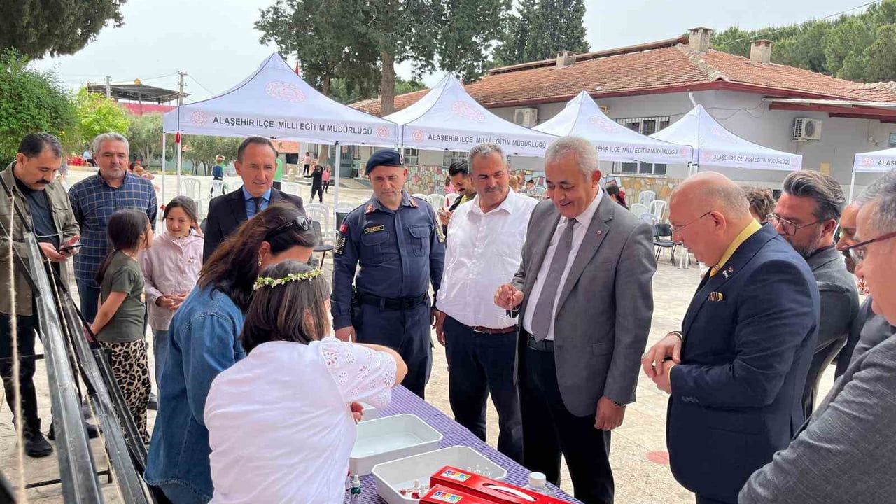 Alaşehir Killik Mahallesi'nde Ramazan Nedeniyle Ertelenen Nevruz Kutlaması Yoğun Katılımla Gerçekleşti