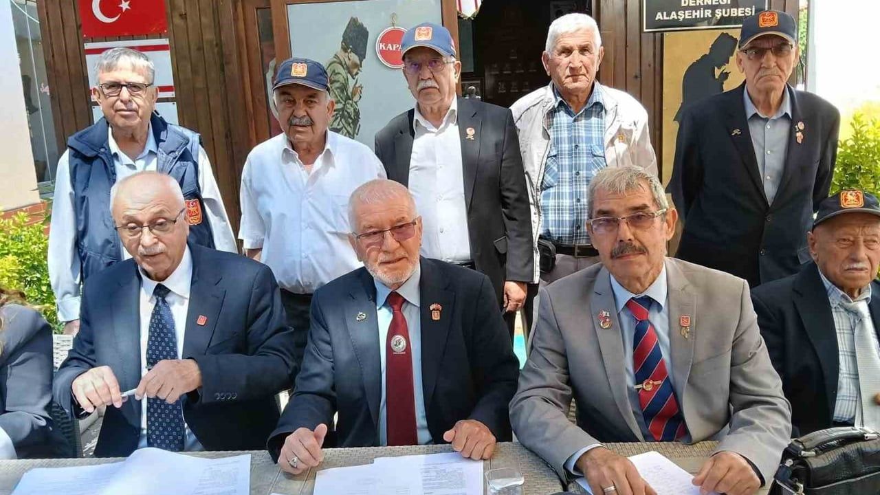 Alaşehir Muharip Gaziler Derneği'nde Osman Saraç oyların tamamını alarak 4. kez başkan seçildi