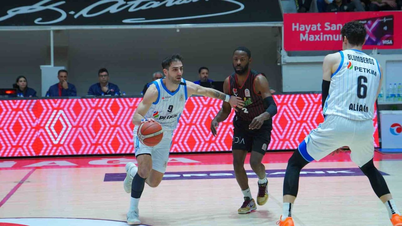 Aliağa Petkimspor ligde kalma umudunu son haftaya bıraktı: Beşiktaş'a 81-69 yenildi