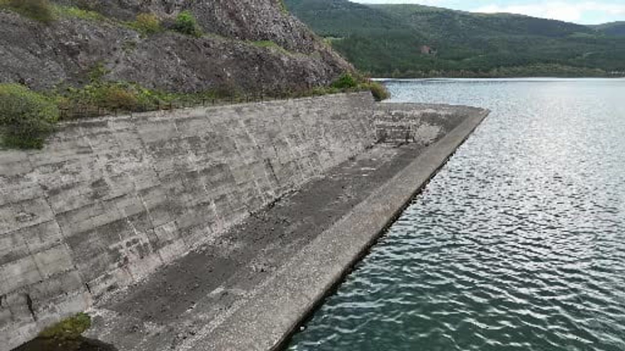 Almus Barajı'nda su seviyesi 33 yılın zirvesine çıktı, dolusavağa 50 cm kaldı