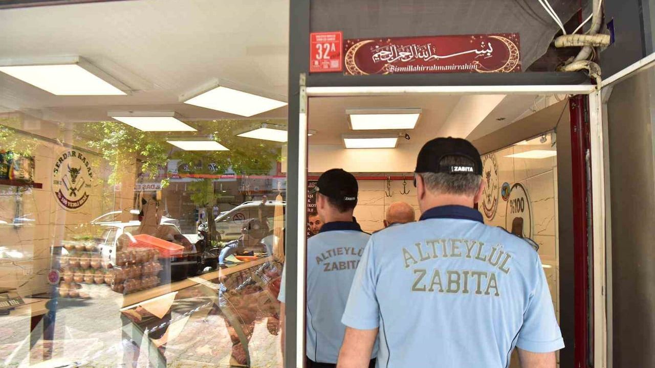 Altıeylül Belediyesi'nden Kurban Bayramı Öncesi Kasap Denetimleri: Hijyen ve Ruhsat Kontrolleri