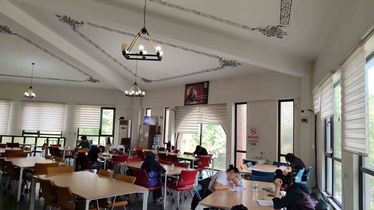 Altıeylül Belediyesi'nden üniversite adaylarına ücretsiz TYT ve AYT deneme sınavları