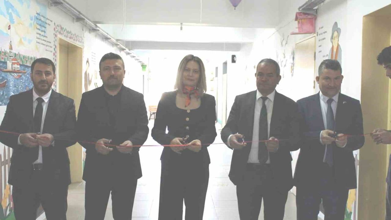 Altıntaş’ta İstanbul Ticaret Odası Şehit Süleyman Turan Anadolu Lisesi'nde "Edebiyat Sokağı" Açılışı
