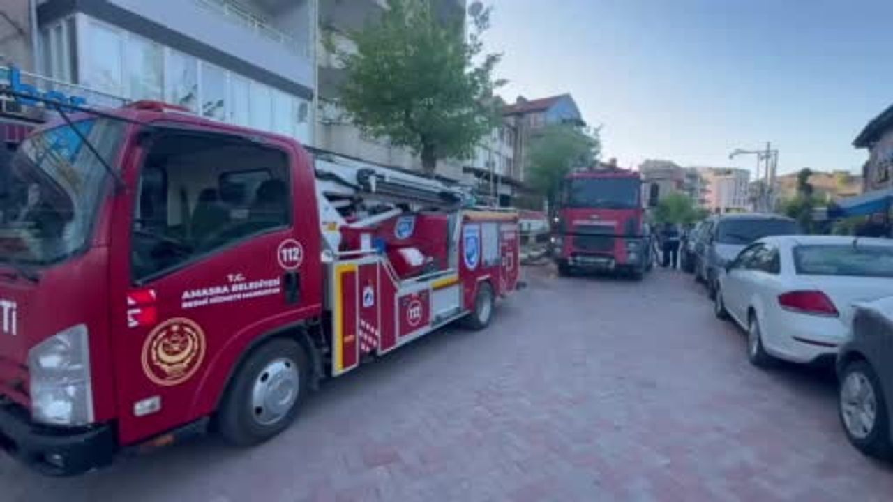 Amasra’da 6 katlı binanın çatısında yangın: Vatandaşlar çifti kurtardı