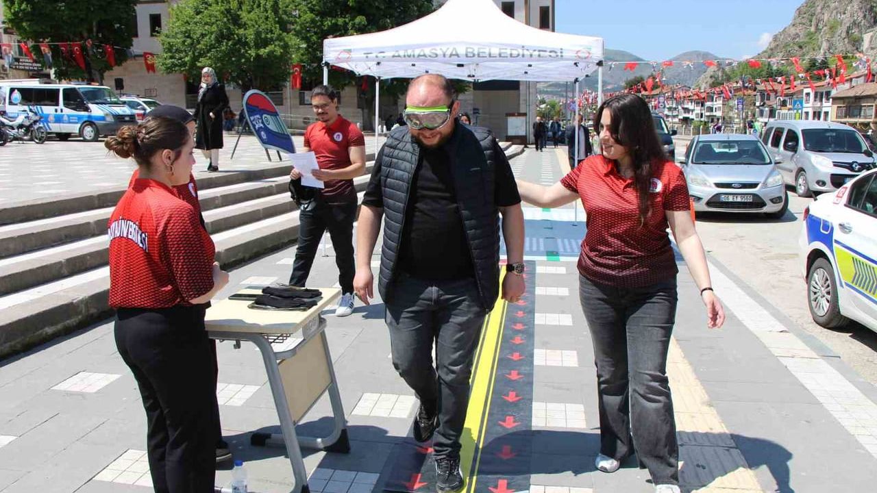 Amasya'da kurşunlanmış trafik levhaları sergilendi: Yenileme maliyeti 3–5 bin TL