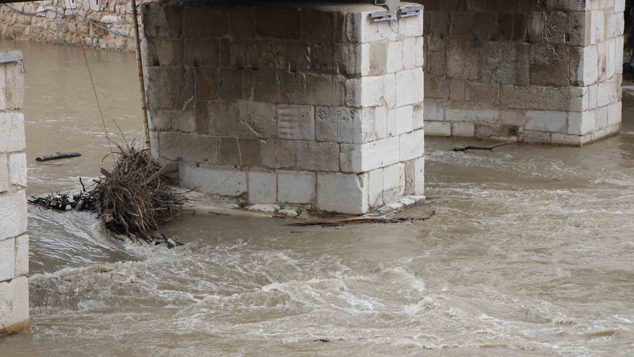 Amasya'da Yeşilırmak'ta Su Seviyesi Düştü, Taşkın Riski Azaldı