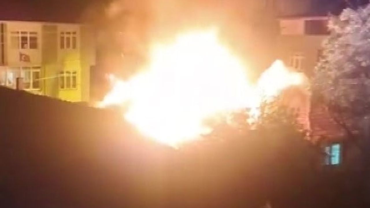 Amasya’nın Suluova ilçesinde tek katlı evde yangın: ev kullanılamaz hale geldi