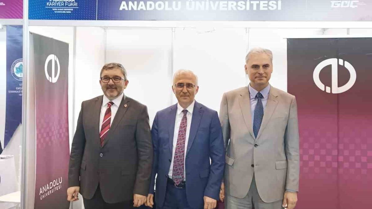 Anadolu Üniversitesi öğrencileri ve mezunları MARMARAKAF’26’da 150 kurumla bir araya geldi