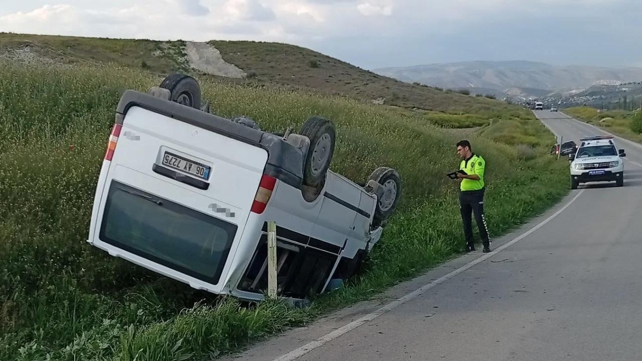 Ankara Beypazarı'nda minibüs devrildi: 1 kişi hayatını kaybetti