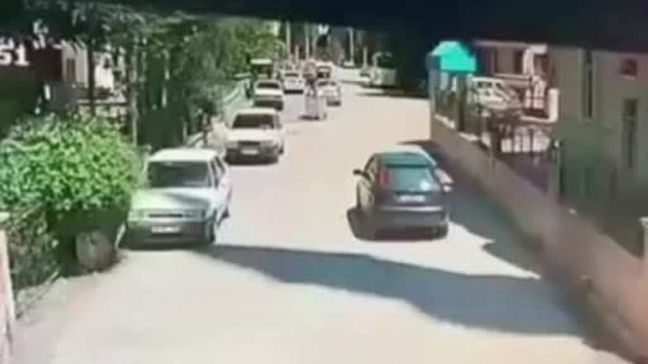 Ankara'da Keçiörengücü altyapı oyuncusu Abdullah Sultanoğlu'nun kaza anı güvenlik kamerasında