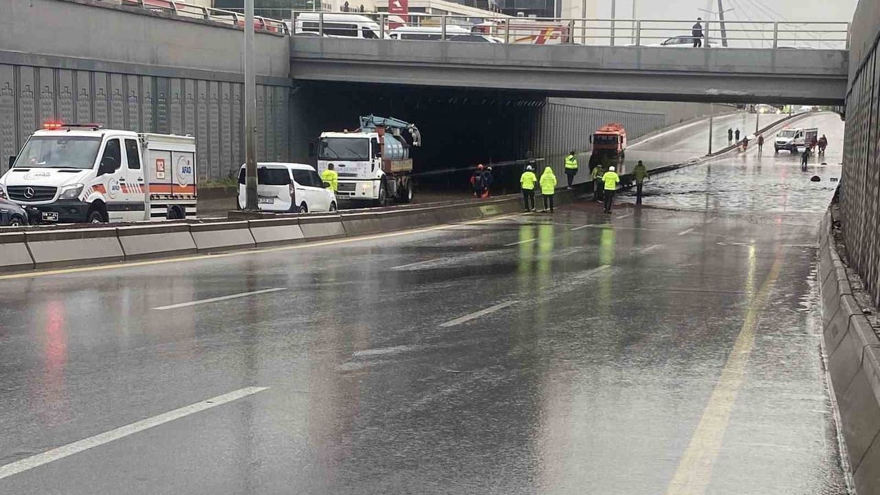 Ankara’da Sağanak Yağış Sonrası Alt Geçitler ve Yollar Suyla Doldu