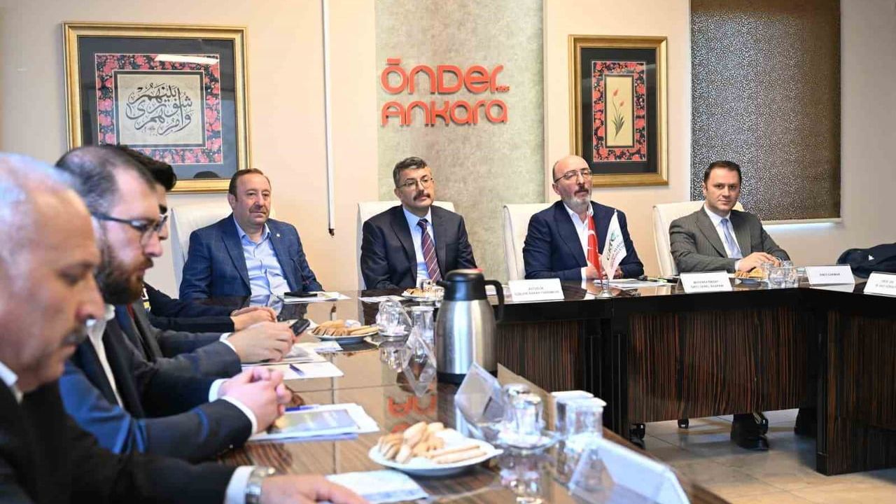 Ankara'da 'Sosyal Medya Kıskacında Aile' Çalıştayı: Dijitalleşmenin Aile Üzerindeki Etkileri Ele Alındı