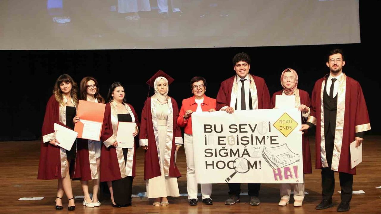 Ankara Hacı Bayram Veli Üniversitesi İletişim Fakültesi 2025-2026 Mezuniyet Töreni Itri Kongre ve Kültür Merkezi'nde