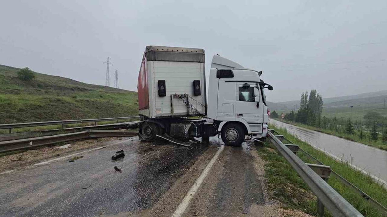 Ankara Haymana'da tır ile minibüs çarpıştı: 11 kişi yaralandı