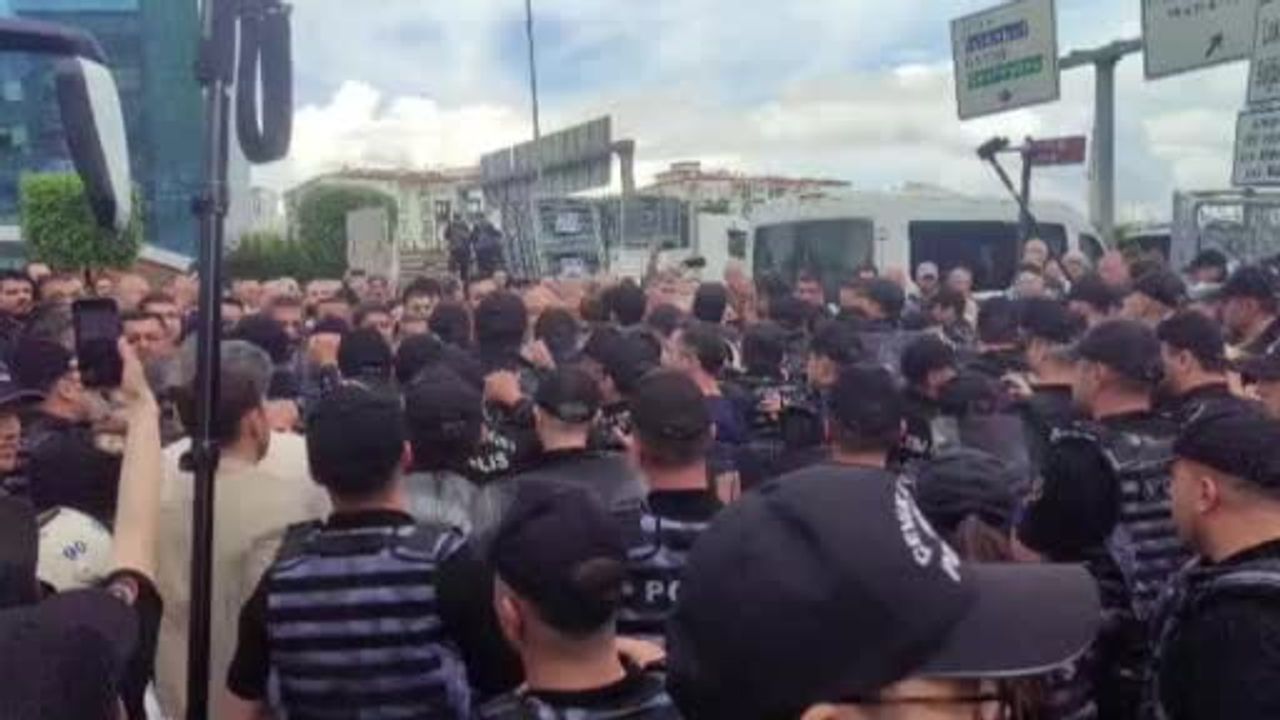Ankara Valiliği, CHP Genel Merkezinin Mahkeme Kararının Uygulanması İçin Emniyete Talimat Verdi
