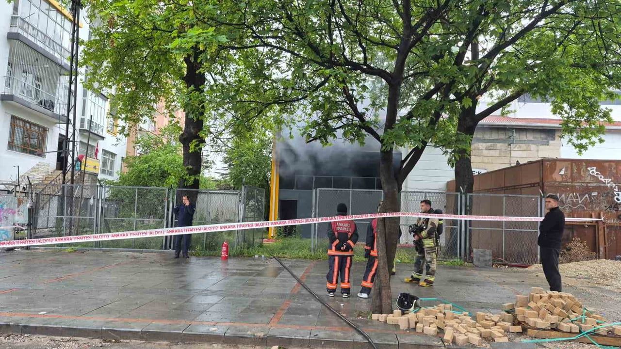 Ankara Yenimahalle'de trafoda yangın kontrol altına alındı