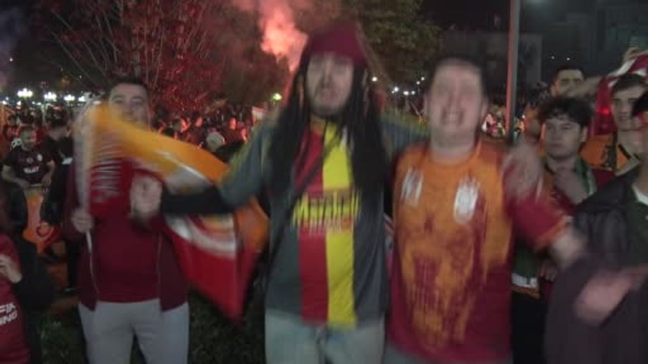 Ankaralı 'Jack Sparrow' Ersin Tarhan, Galatasaray'ın 26. şampiyonluğunu Kızılay'da kutladı