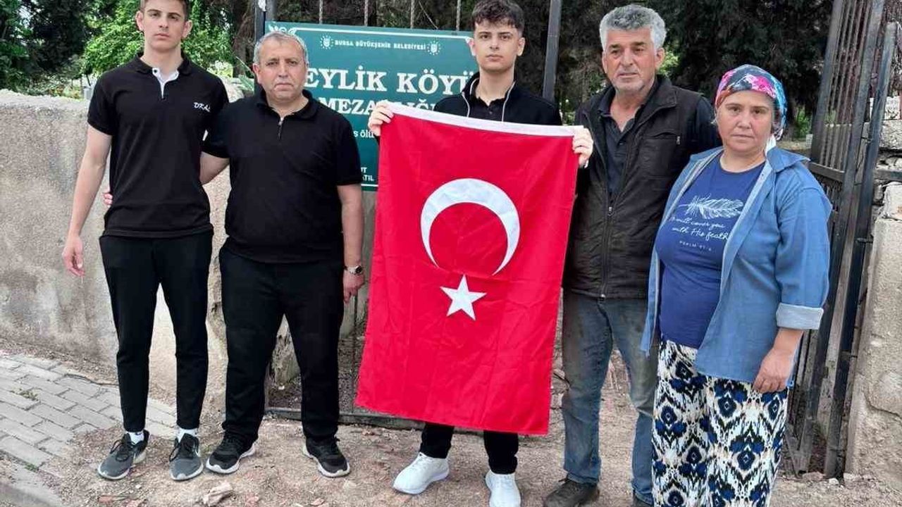 Anneler Günü'nde öğrencilerden şehit ailesine vefa ziyareti