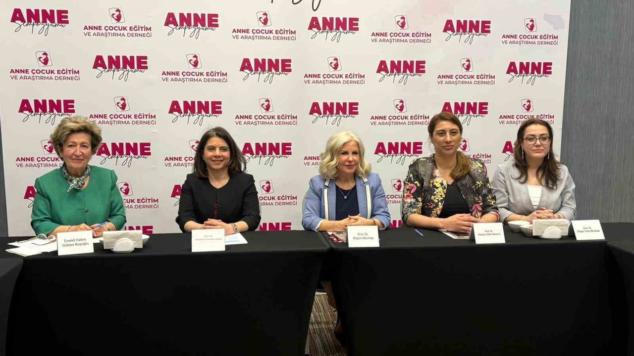 Anneler Günü öncesi 'Bilgili Anneler Sağlıklı Nesiller' sempozyumu: Anne sağlığı ve çocuk gelişimi masaya yatırıldı