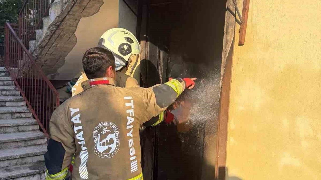 Antakya'da Avsuyu Mahallesi'nde Ev Yangını Kısa Sürede Kontrol Altına Alındı
