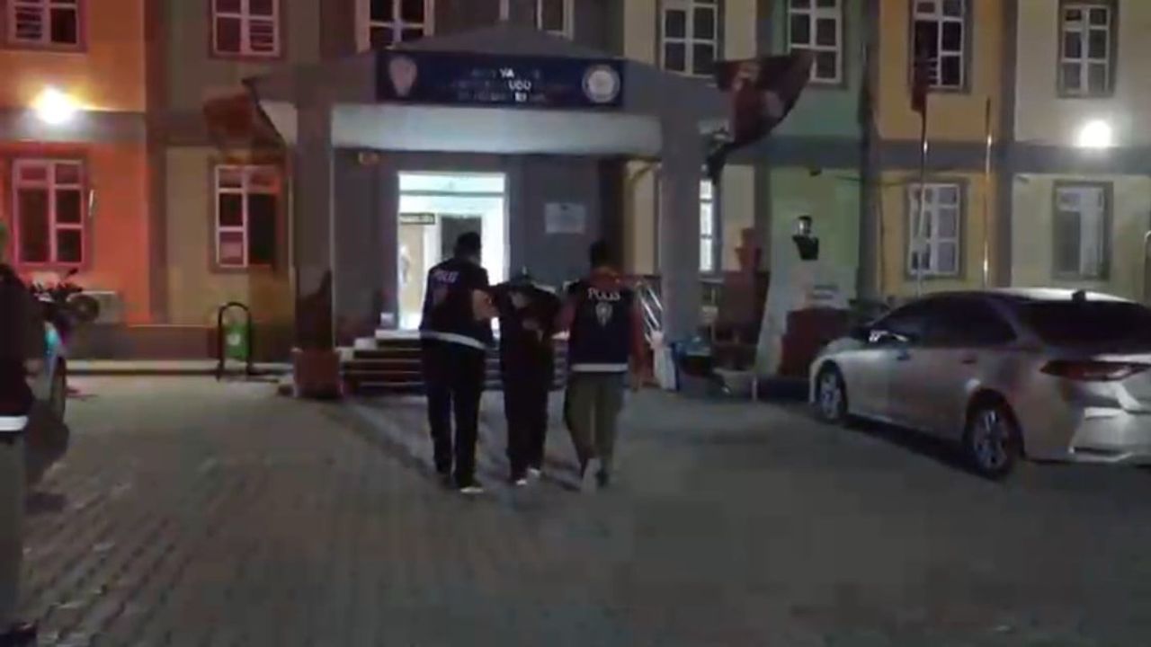 Antakya'da dolandırıcılık suçundan aranan M.B. yakalandı ve tutuklandı
