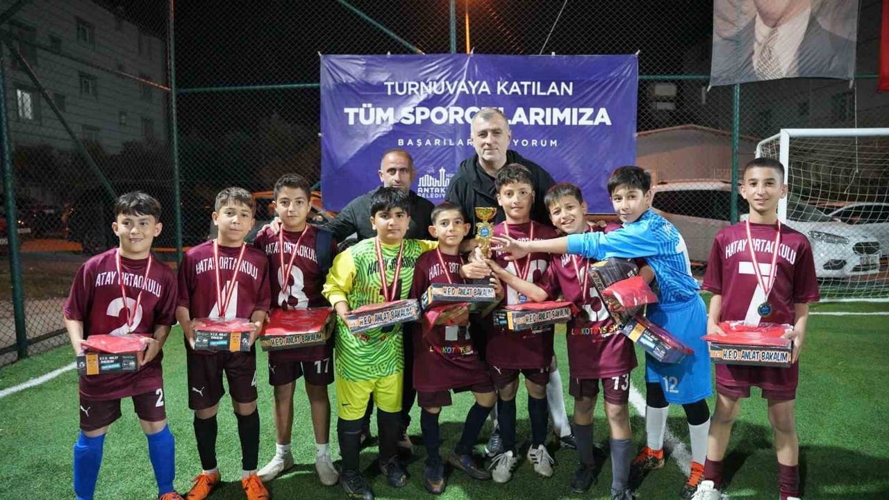 Antakya'da İlk ve Orta Okullar Arası 2. Futbol Turnuvası: 41 Takım, 410 Öğrenci Rekabeti