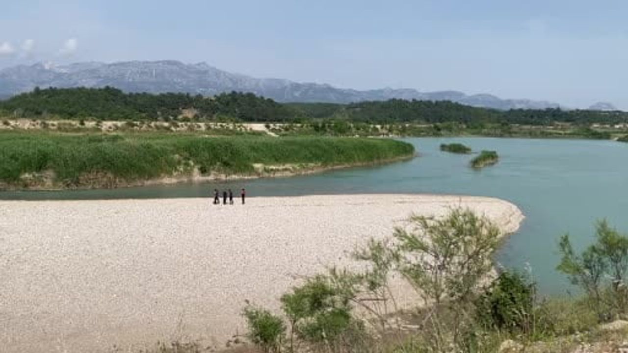 Antalya Aksu Çayı'nda akıntıya kapılan genç kayboldu; arama çalışmaları sürüyor