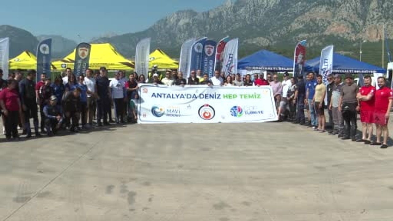 Antalya Balıkçı Barınağı'nda 38 dalgıçla deniz dibi temizliği: araç lastiği, çöp konteynırı ve akü çıkarıldı