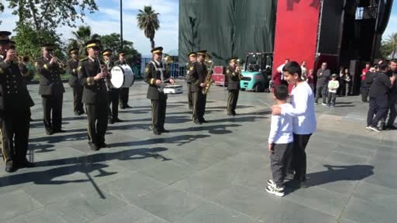 Antalya'da 19 Mayıs Atatürk'ü Anma, Gençlik ve Spor Bayramı resmi törenle başladı