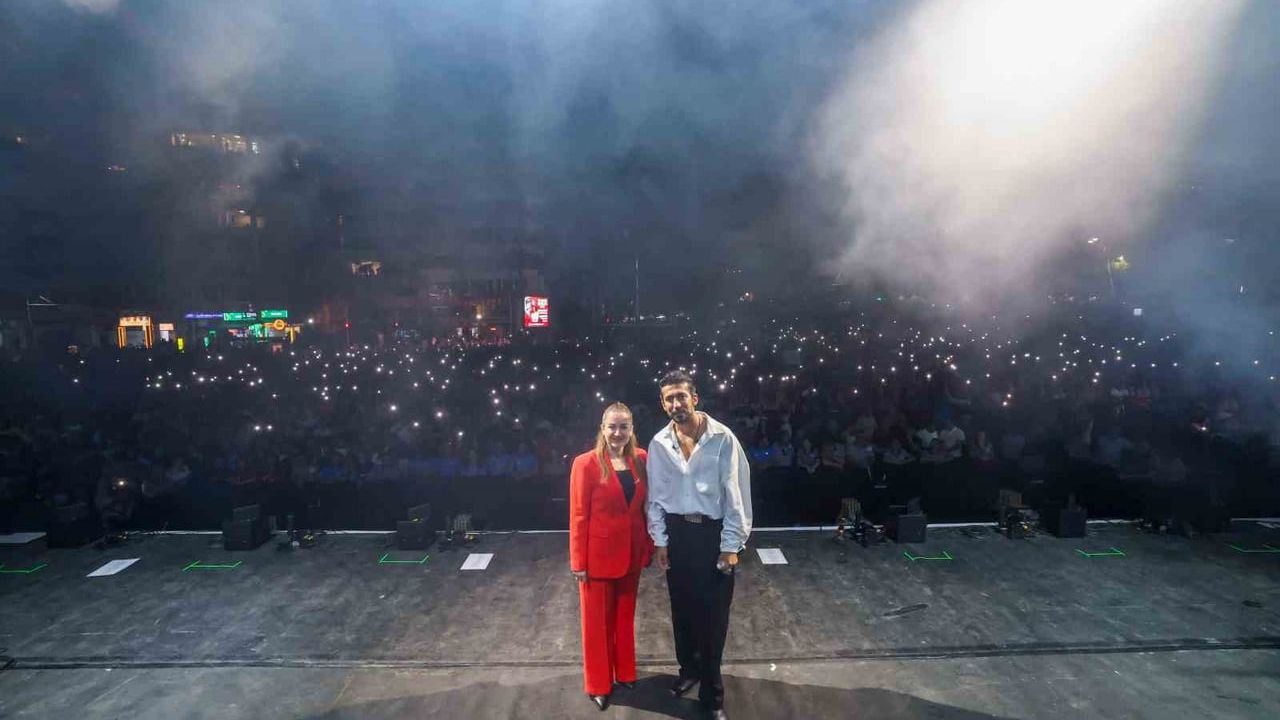 Antalya'da 19 Mayıs coşkusu: Büşra Özdemir 'Atatürk'ün meşalesi gençlerin gözlerinde parıldıyor'
