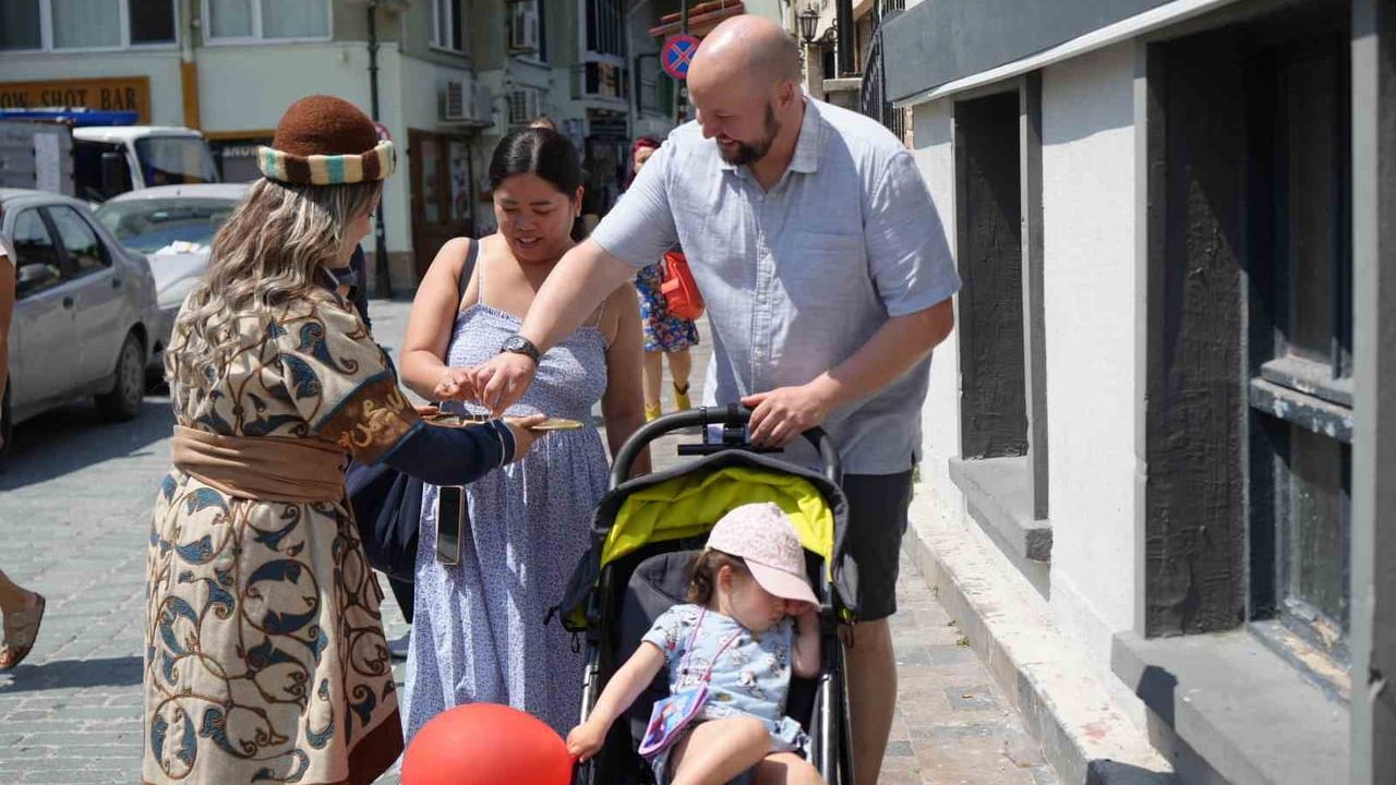 Antalya'da 'Bir sofrada bir miras' etkinliğinde Finike portakallı lokum ilgi gördü