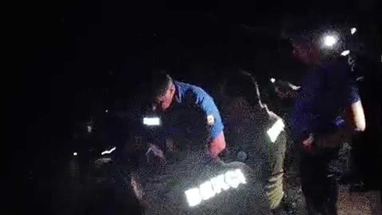 Antalya'da falezlerden düşen genç kadın polis ve itfaiye ekiplerince kurtarıldı