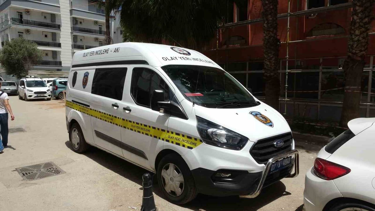 Antalya'da havalimanı çalışanı evinde ölü bulundu: Karbonmonoksit şüphesi