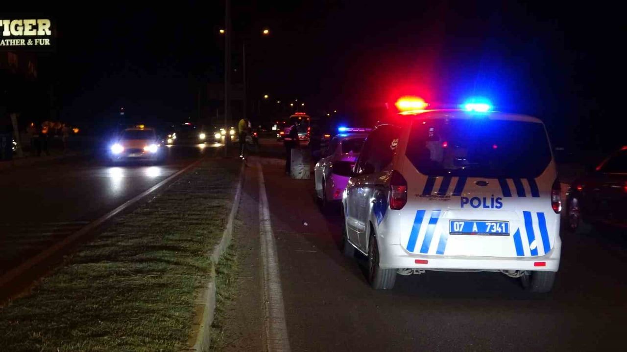 Antalya'da motosiklet refüje çarptı: 18 yaşındaki Şaban Efe Çavuş yaşamını yitirdi