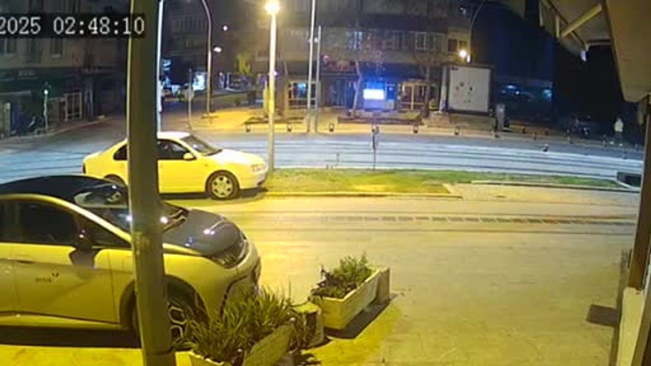 Antalya'da paramedik Hamit Aras davasının 4. duruşması — Anne, oğlunun portresiyle adliyede ceza istedi