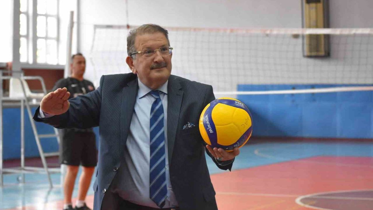 Antalya'da 'Sağlık İçin Filede Buluşalım' 9. Geleneksel Voleybol Turnuvası başladı