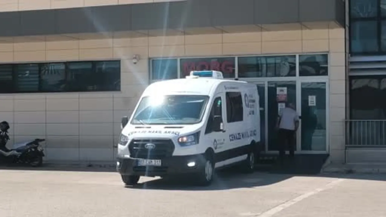 Antalya'da Tırla Çarpışan 19 Yaşındaki Motosikletlinin Cenazesi Ailesine Teslim Edildi