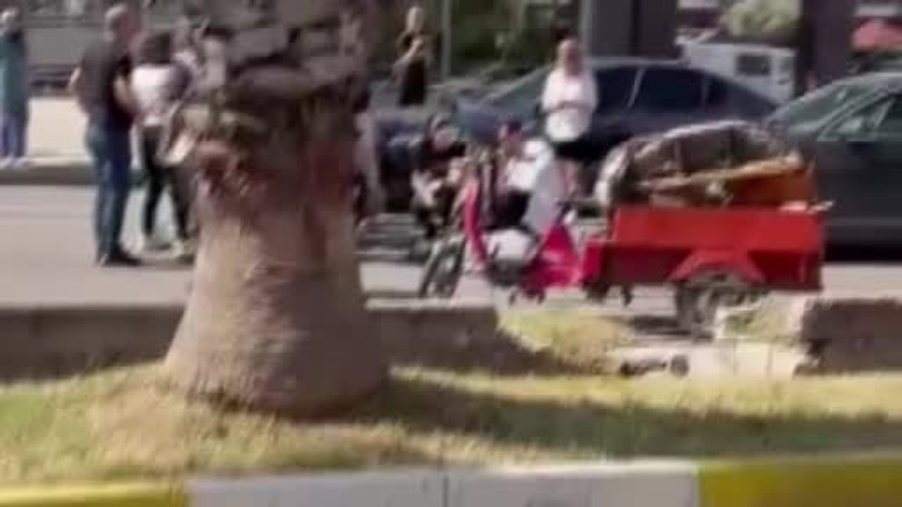 Antalya'da yaya geçidinde çarpışma: 3 tekerlekli motosiklet sürücüsü yaralandı