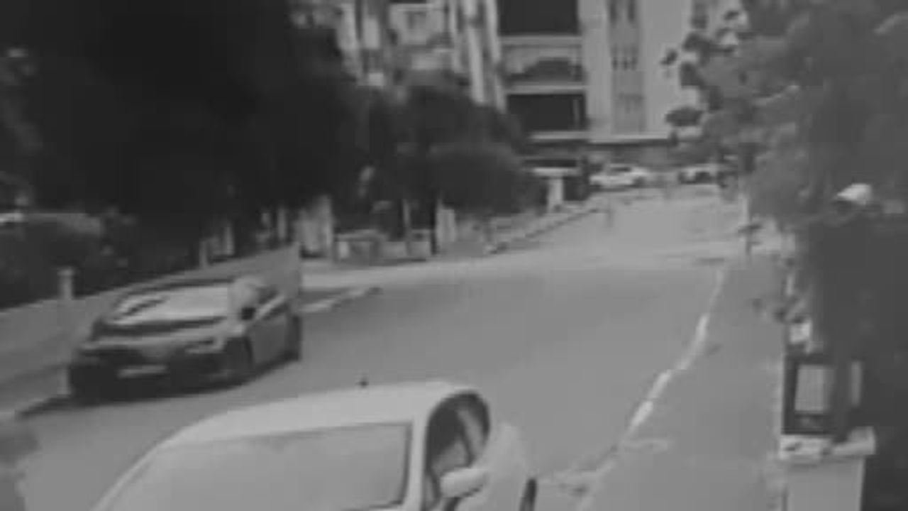 Antalya'da Yunus Timiyle Otomobil Çarpıştı: 2 Polis Yaralandı